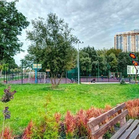 Modern Apartment Near Park Kiev Esterno foto