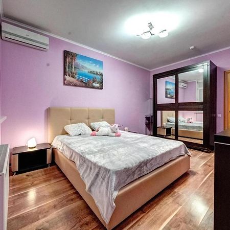 Modern Apartment Near Park Kiev Esterno foto