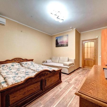Modern Apartment Near Park Kiev Esterno foto