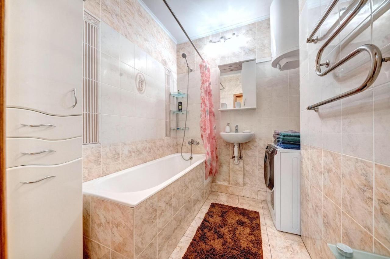 Modern Apartment Near Park Kiev Esterno foto