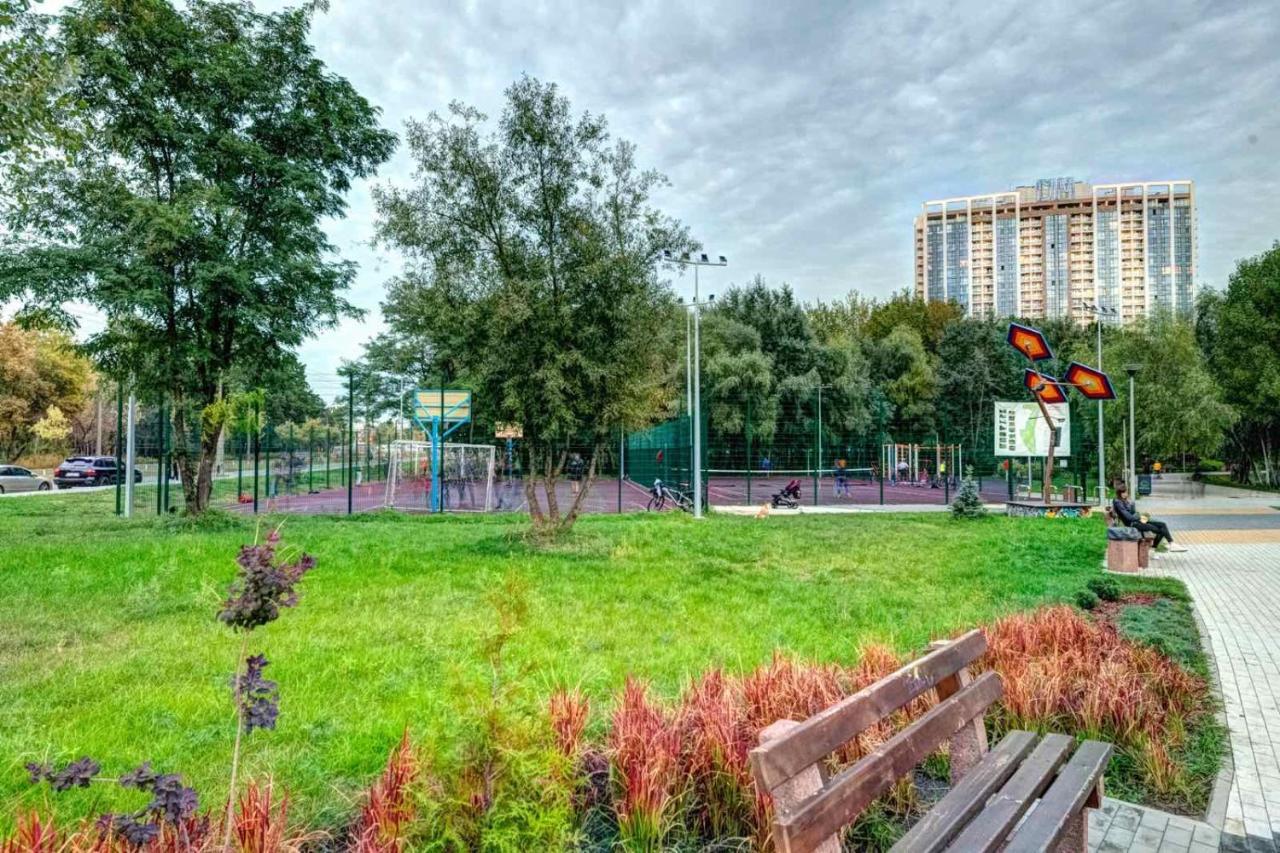 Modern Apartment Near Park Kiev Esterno foto