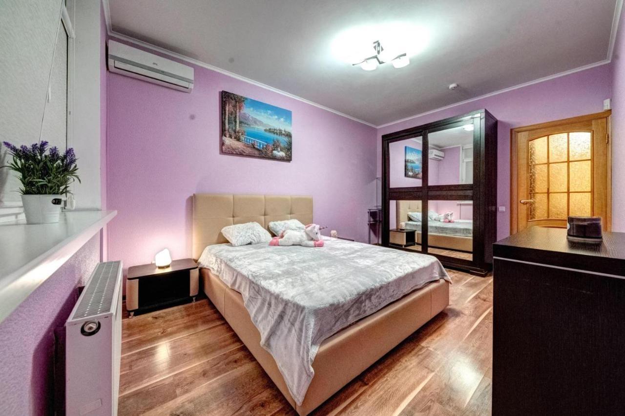 Modern Apartment Near Park Kiev Esterno foto