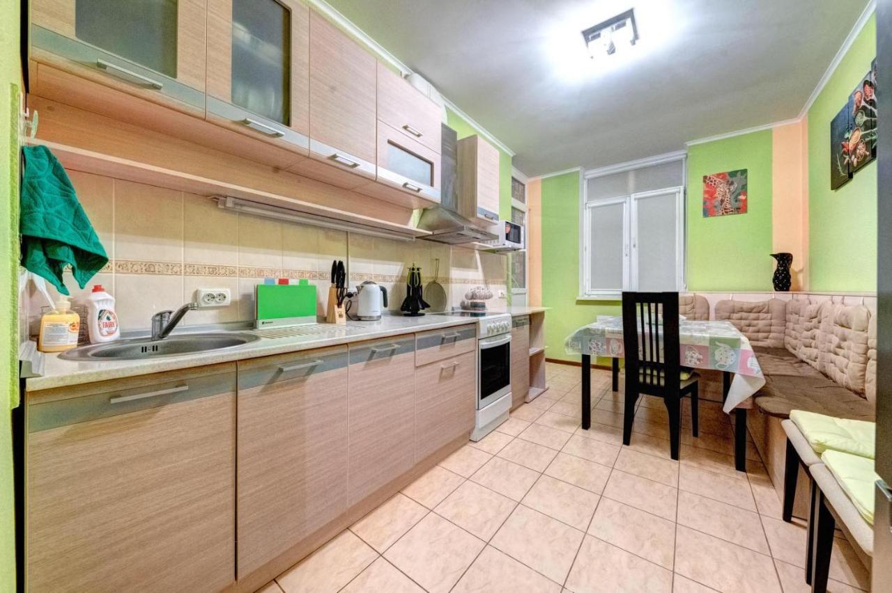 Modern Apartment Near Park Kiev Esterno foto