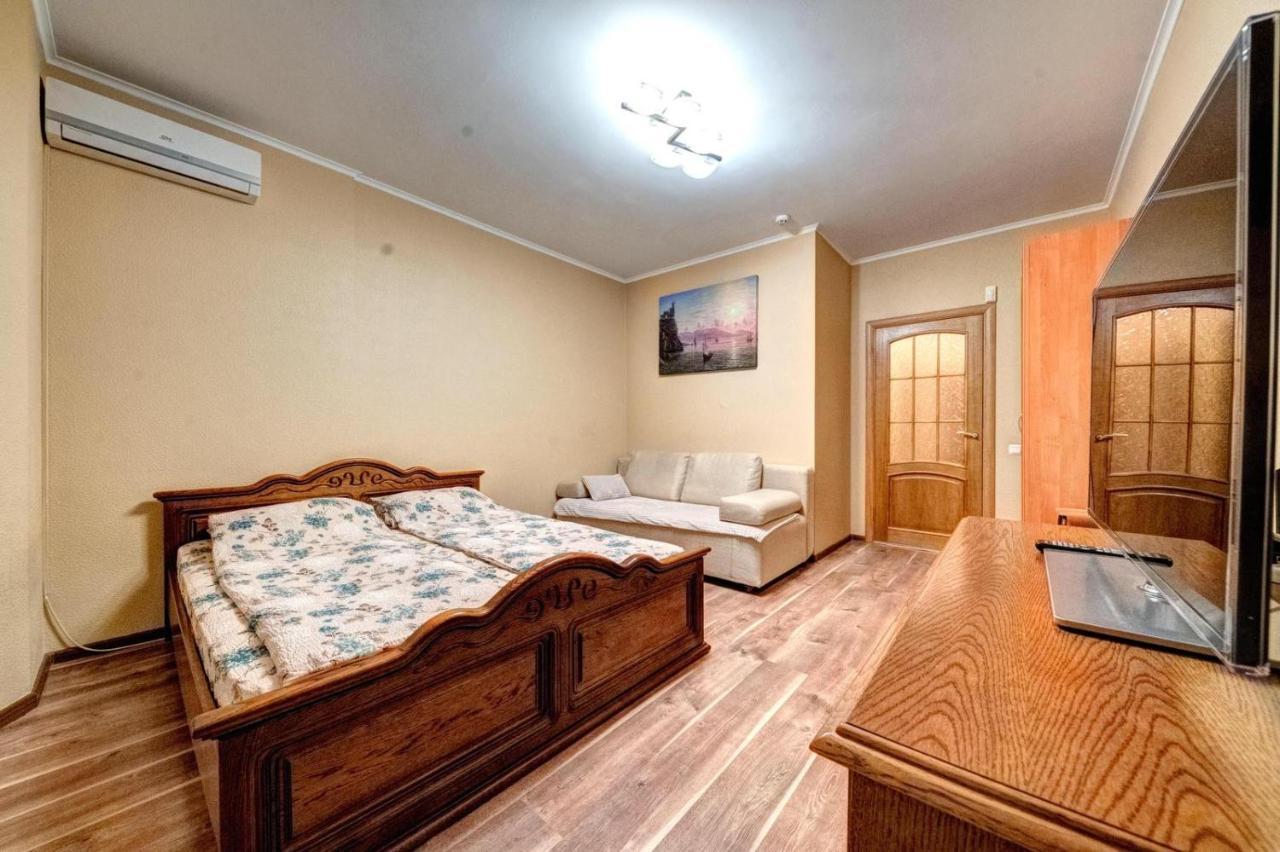 Modern Apartment Near Park Kiev Esterno foto