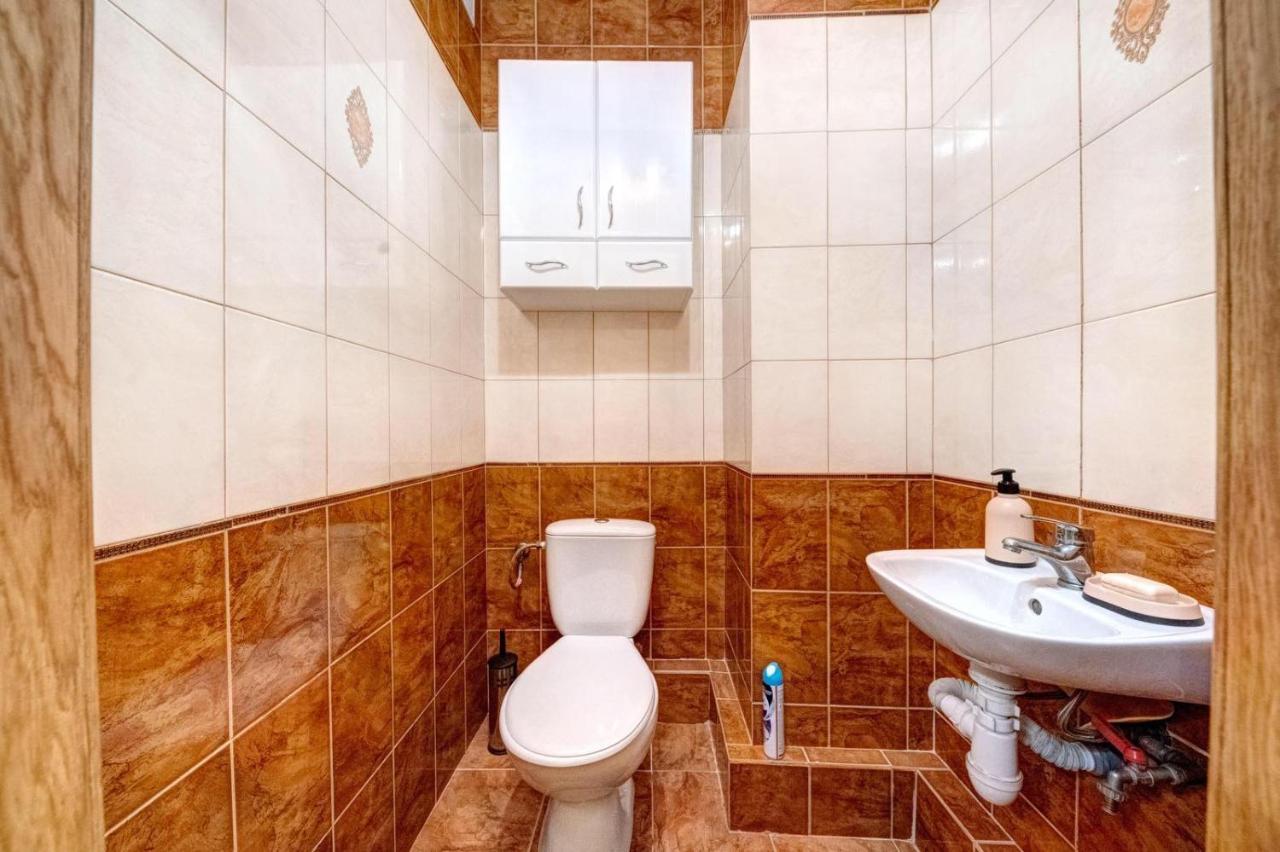 Modern Apartment Near Park Kiev Esterno foto